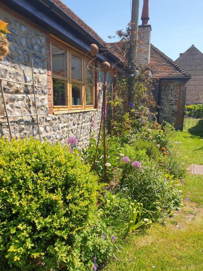 Delightful Cottage On The River Adur Close To Brighton & The Downs No Dogs Sorry Upper Beeding Экстерьер фото